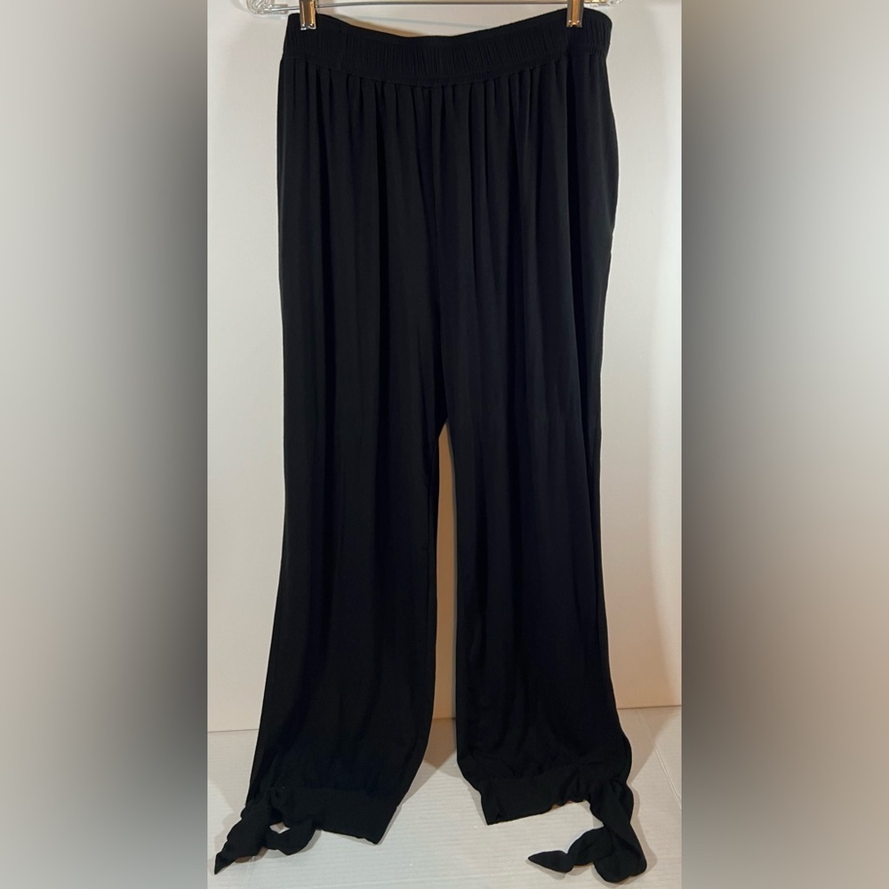 White Birch  Black Pants with pockets Women's   Size 1XL